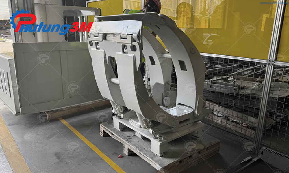 Bộ kẹp cuộn tròn lắp trên xe nâng chính hãng, giá tốt 6 Bộ kẹp tròn lắp đặt cho xe nâng
