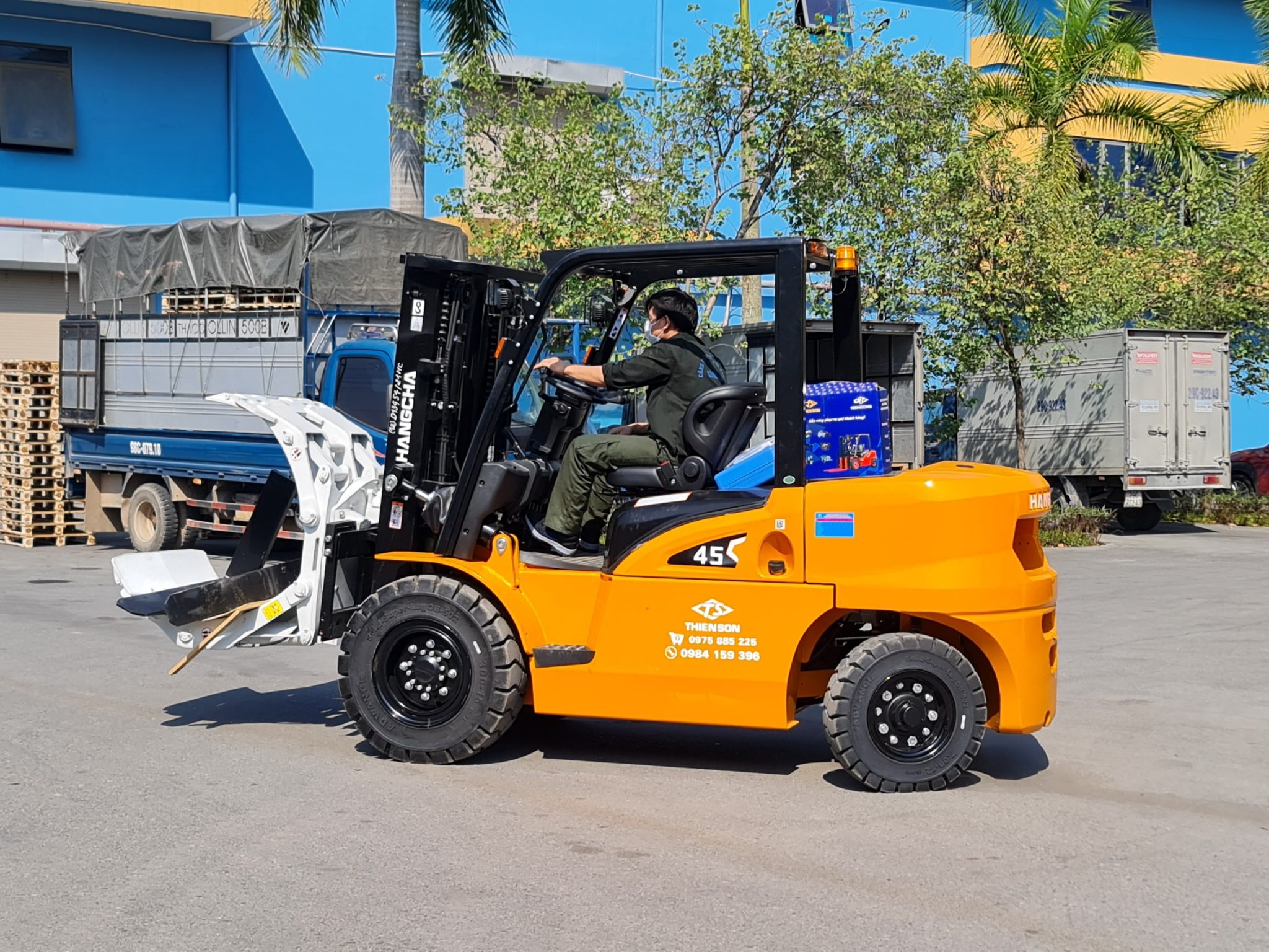 Xe nâng kẹp giấy 5 Phụ tùng 3 miền cung cấp xe nâng kẹp giấy uy tín