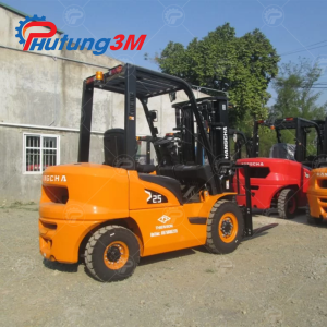 Xe nâng chui container số 1