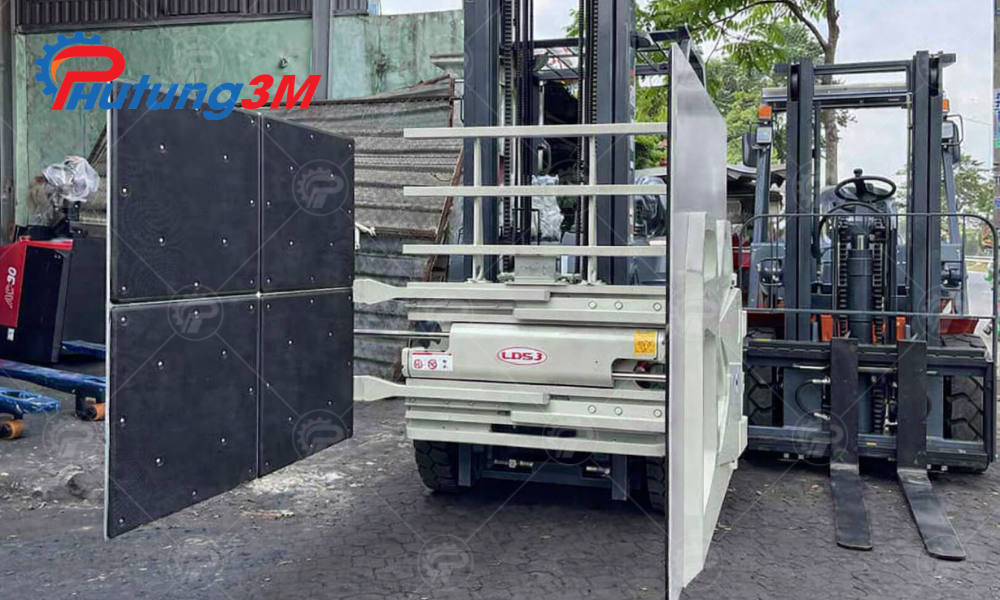 Xe nâng dầu gắn bộ kẹp thùng carton
