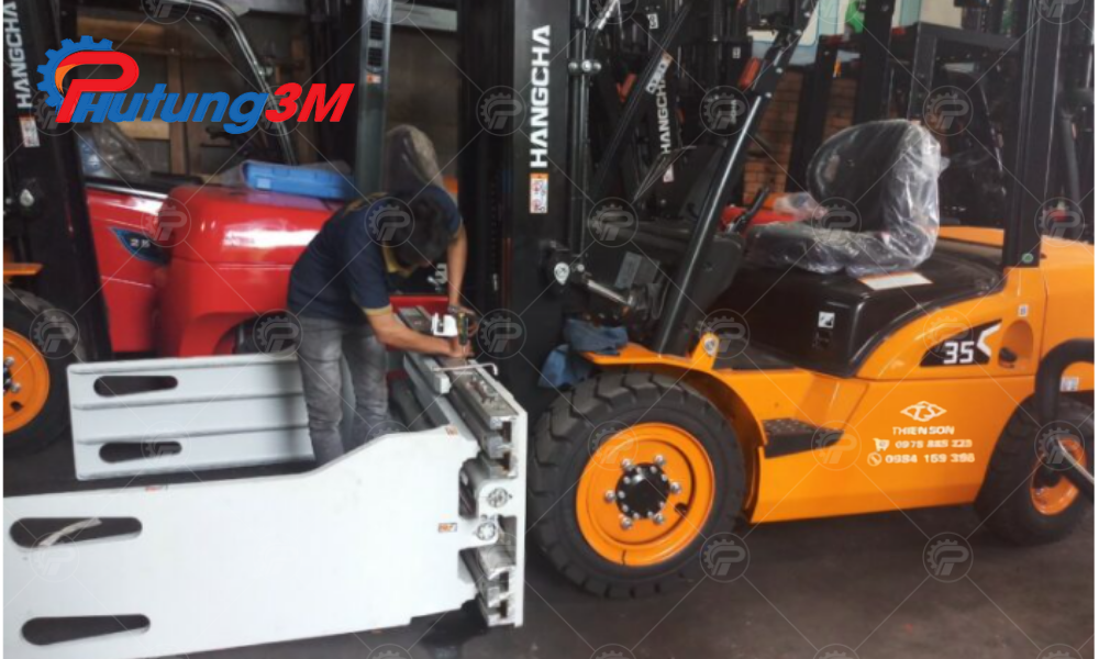 Xe nâng kẹp vuông 7 Xe nâng kẹp vuông chất lượng cao tại Thiên Sơn