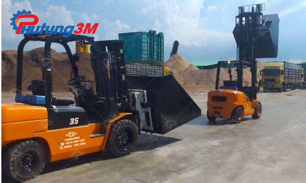 Xe nâng xúc lật 4 Xe nâng xúc lật được sử dụng phổ biến trong xây dựng