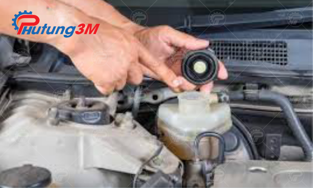 Bầu trợ lực chân không 5 Kiểm tra dầu phanh trong bầu trợ lực chân không